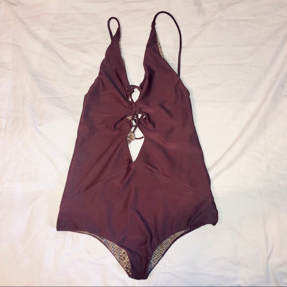 SOLD 💐 ACACIA • Merlot Kokomo